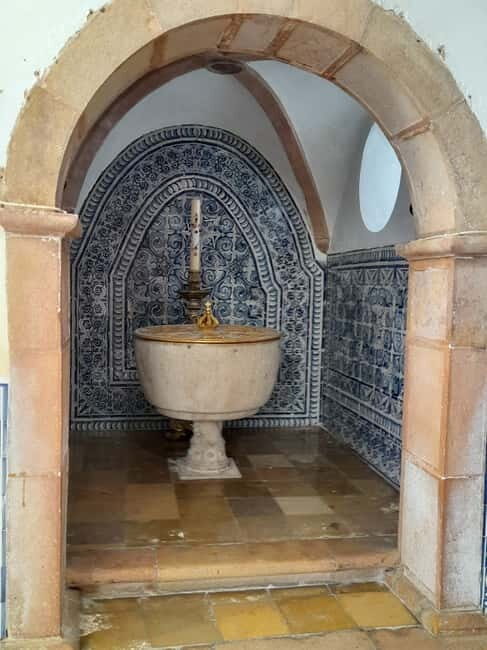 Albufeira: Silves Castle and Chapel of Bones, and Benagil - Chapel of Bones in Alcantarilha: short stop, strong impression