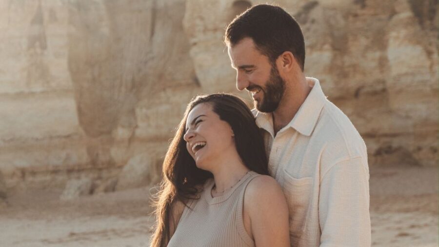 Algarve: Photoshoot for couple, family, portrait - Posing help for first-timers: the quiet secret to good photos