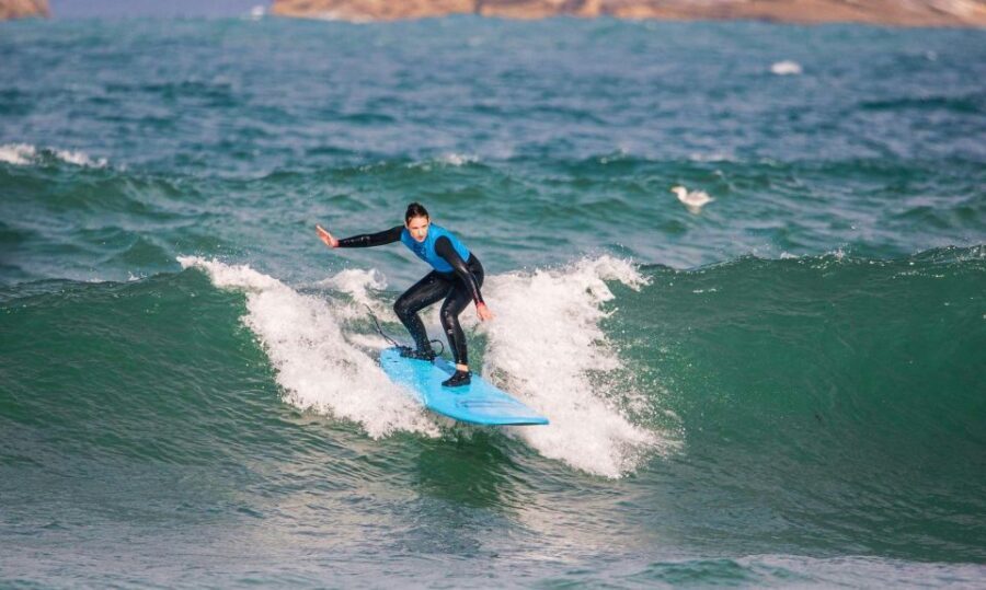 Armação de Pêra: 1:30-hour Surf Lesson for Beginners - Safety on Algarve waves: what you’ll learn before you ride