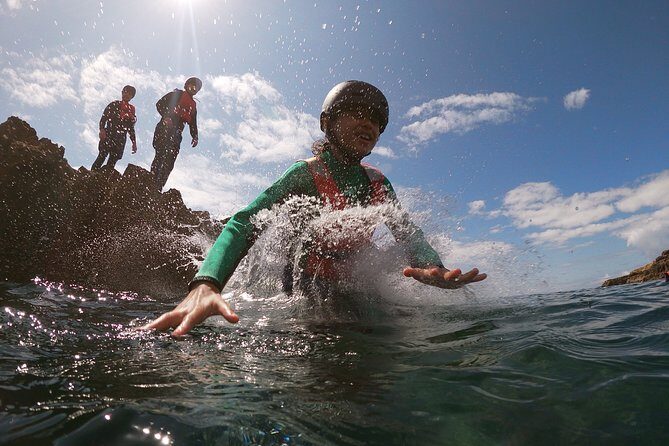 Coasteering adventure with snorkeling: kids version - The coasteering flow: climb, jump, swim, repeat