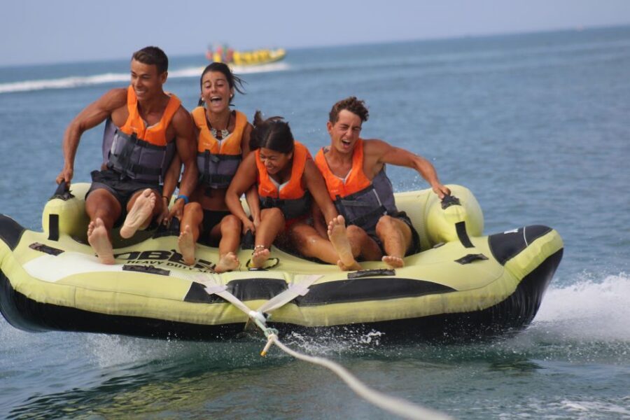 Crazy Sofa Ride: Armação de Pêra - Language and Live Commentary: Easy for International Days